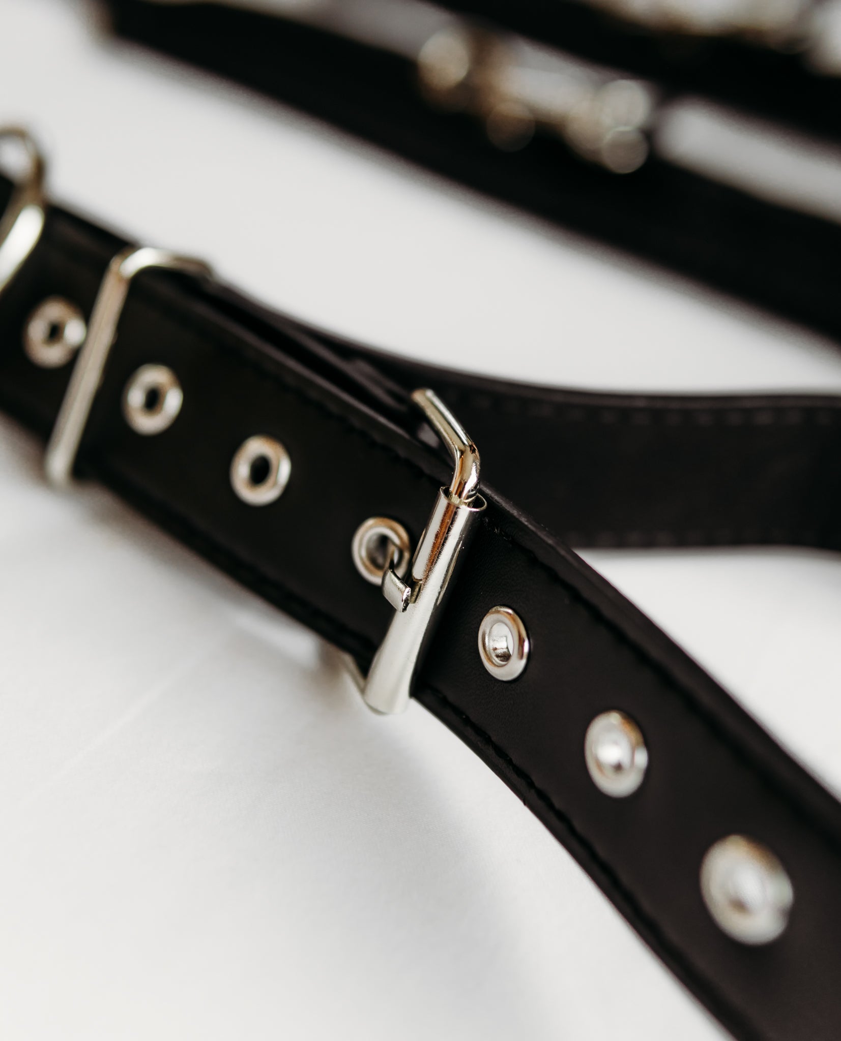 Cupid’s Bondage Thigh Sling Spreader Straps & Hand Cuffs Details