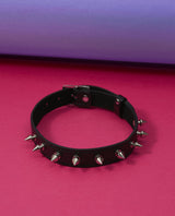 Whether you're going for a rock and roll look or adding a bit of sass to your outfit, this collar is the way to go!