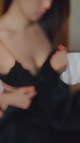 Mouillé Waterproof Fleece Blanket video