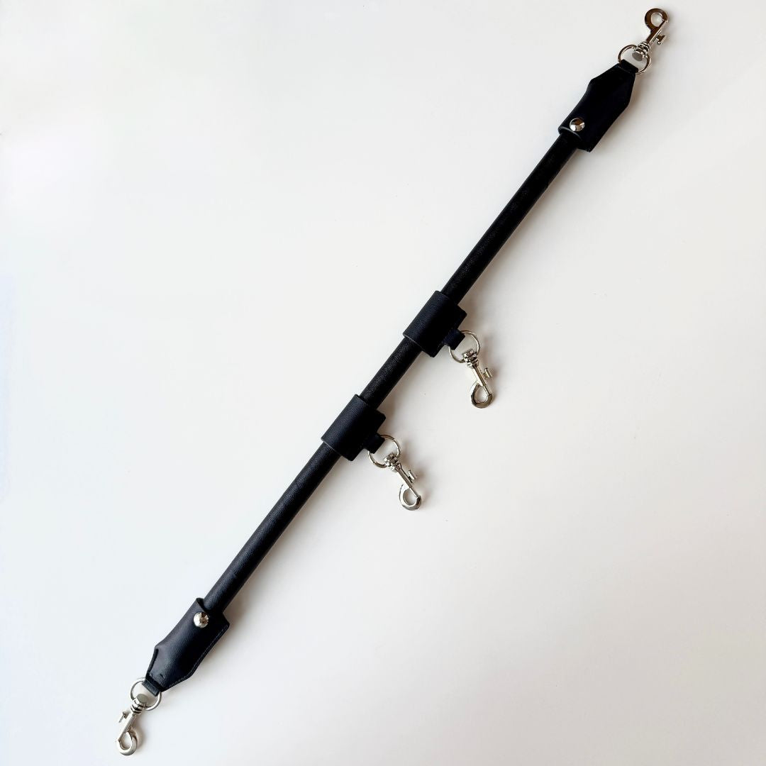 Spreader bar with wooden pole and metal buckles