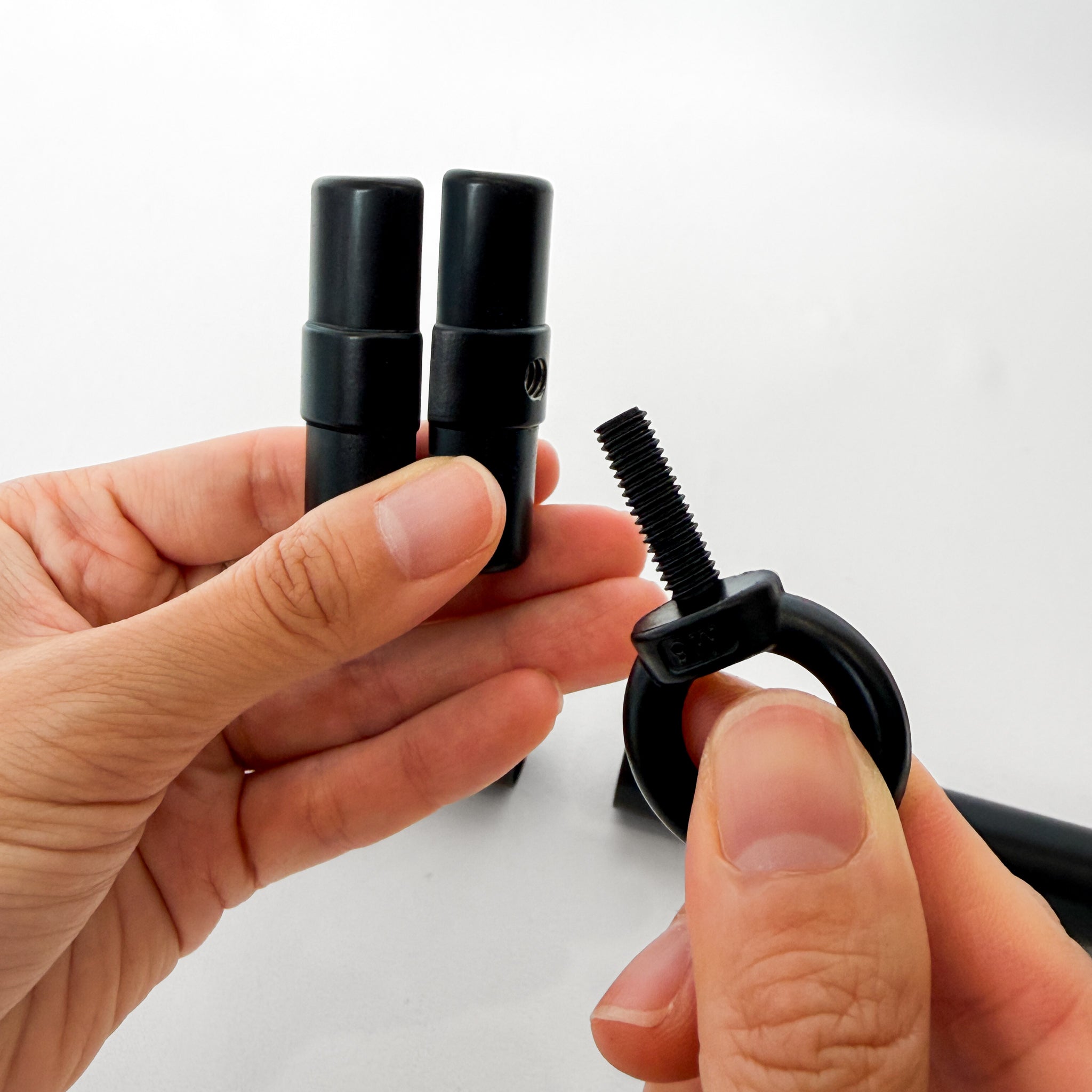 black spreader bar connector  screws