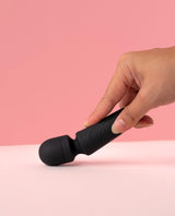 Pixie Mini Wand comes with a flexible bulbous head.