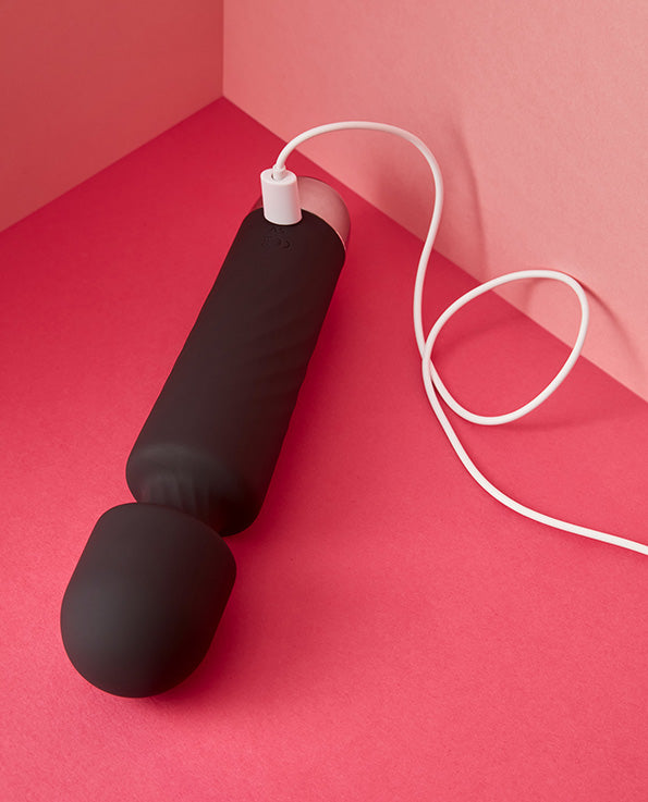 Black silicone Lana Del wand Dildo vibrator with charging cable