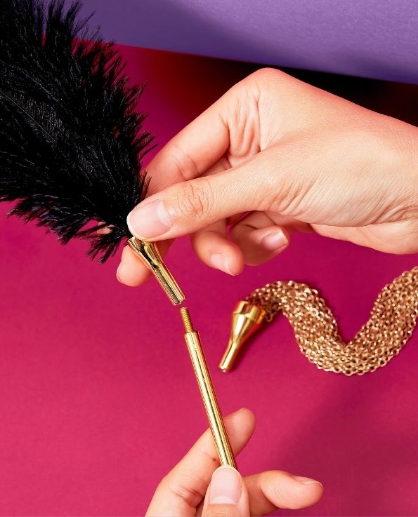 Sensual gold teaser duo, ostrich feather and gold metal chain